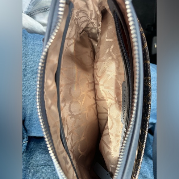 Sac a main Calvin Klein neuf utilisé 3 fois peux ce Porter en bandoulière trop - Picture 4 of 5